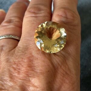 22.25CT Yellow Labradorite 20MM RD